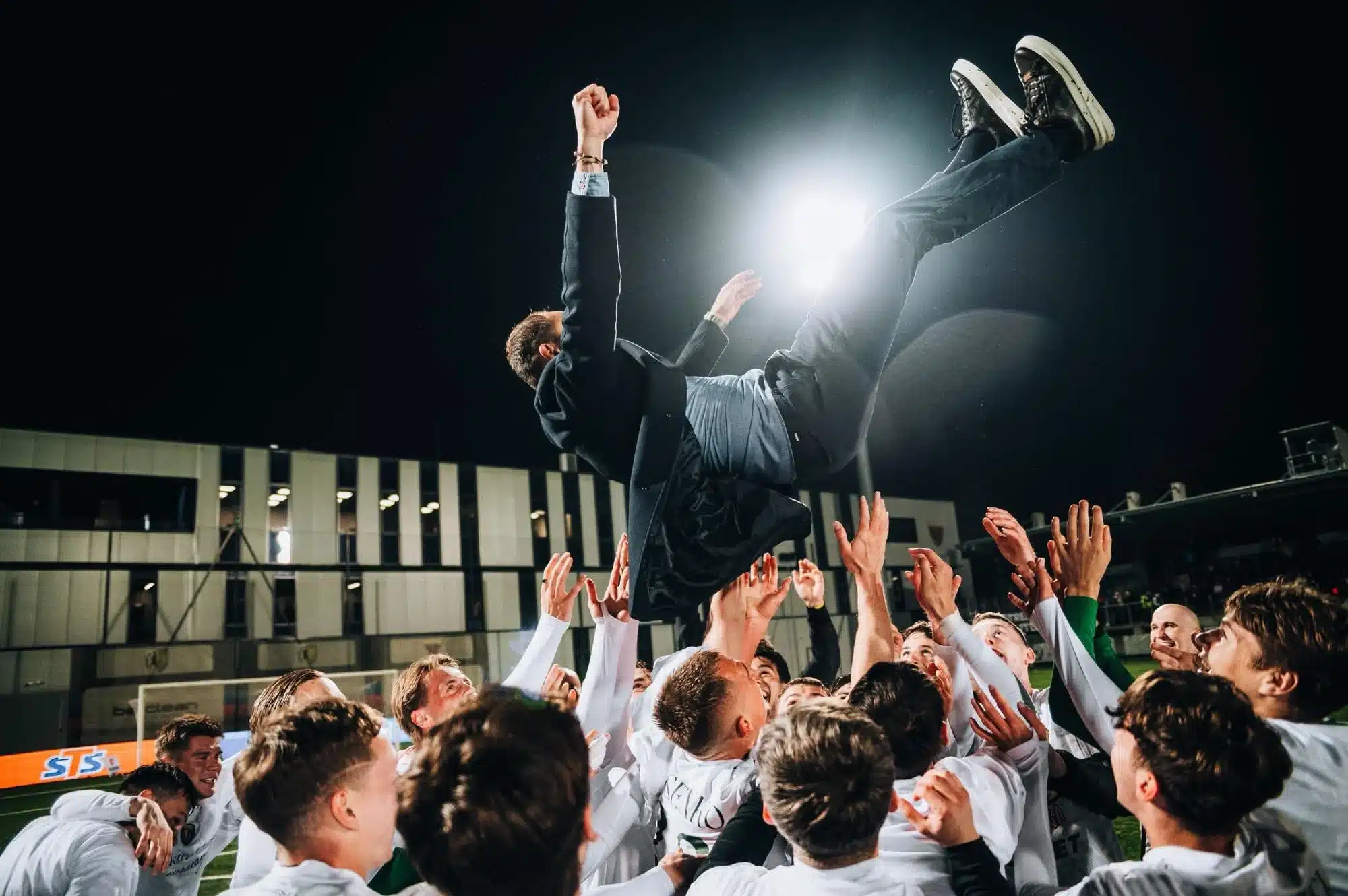 Sztab szkoleniowy po triumfie nad Polonią